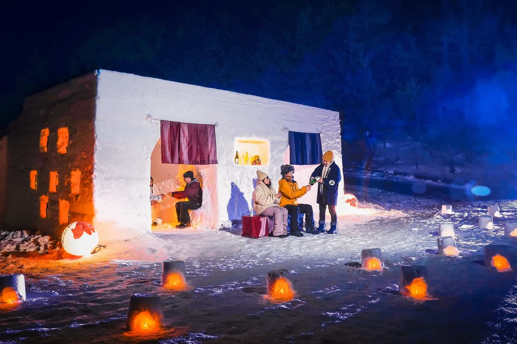 【磐梯山温泉ホテル】雪を使って造られた酒場が登場！「雪ん中酒場」がオープン～熱燗名人がご用意する熱燗と会津のおつまみを提供～｜期間：2023年1月28日～2月28日