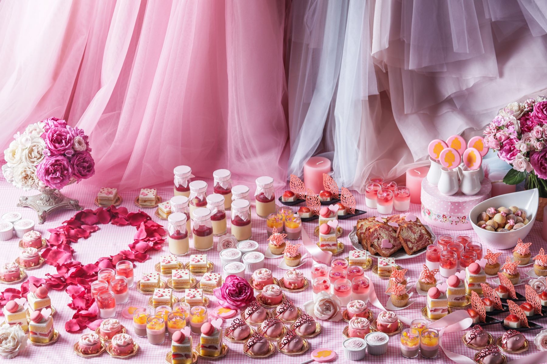 「ピンクリボンフェスティバル」賛同イベント!心ときめくピンク色のかわいいデザートブッフェ 『STRINGS PINK DESSERT BUFFET』開催