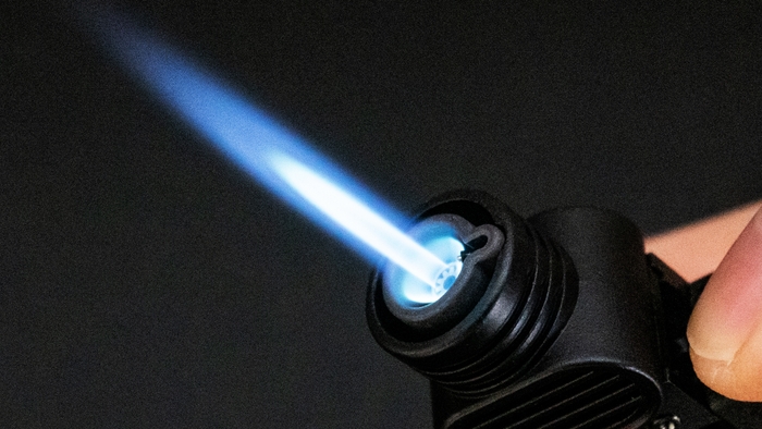 約1,300℃の強力なバーナー炎