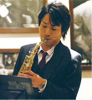 吉田隆広(島村楽器 川崎ルフロン店) 曲目:アディオス・ノニーノ (A.ピアソラ 作曲)、ガーシュイン・カクテル (真島俊夫 作曲)