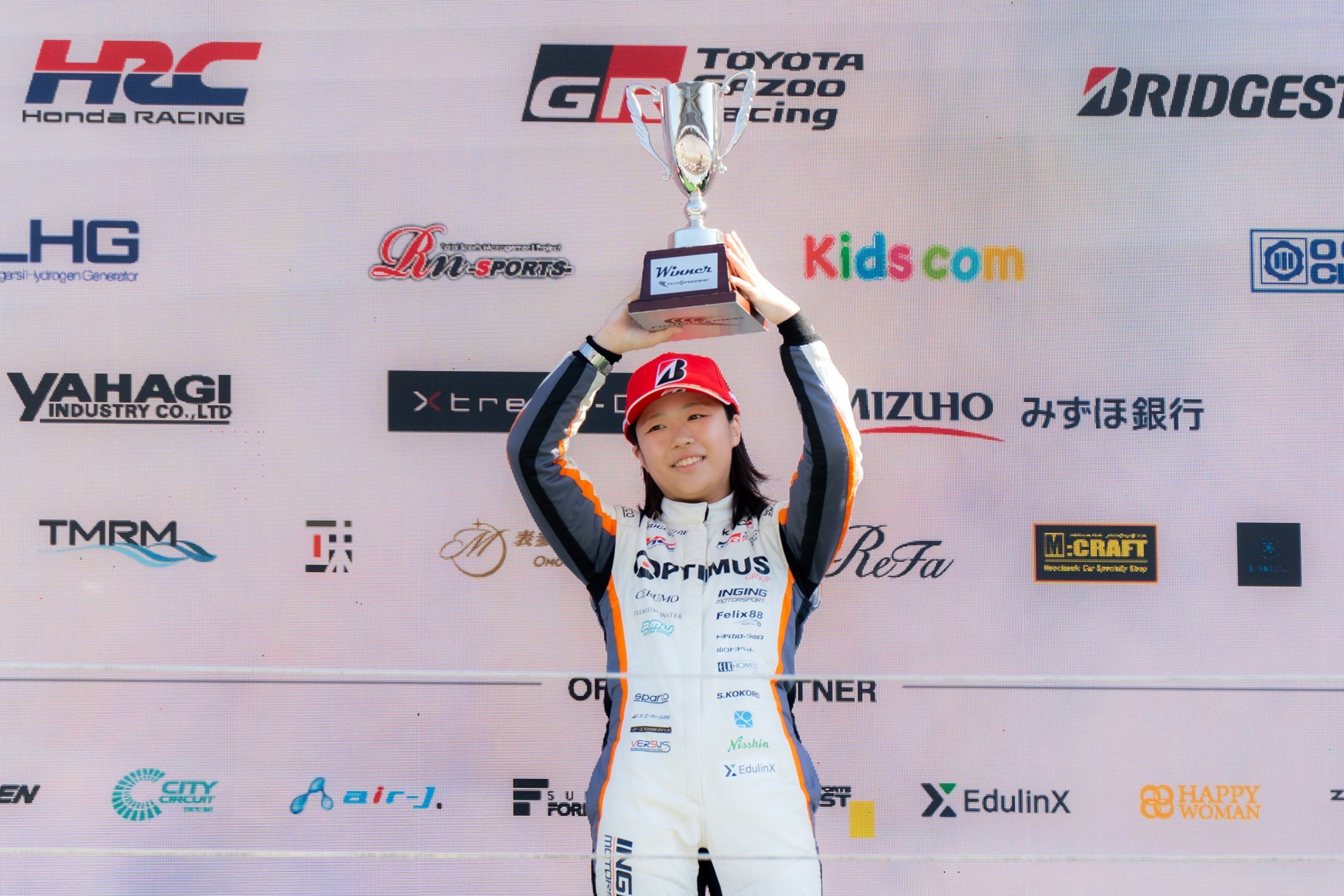 秋のスーパーフォーミュラ併催大会で翁長実希が今季初優勝、 佐藤こころが待望のKYOJO初優勝飾る