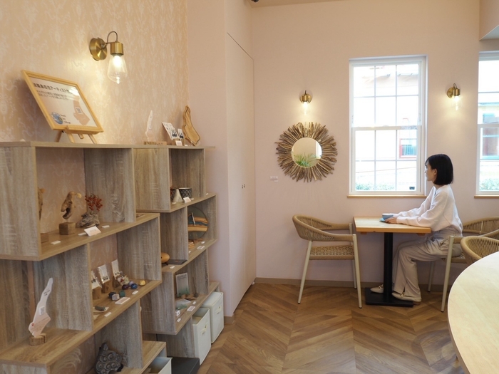 ▲海とアートに包まれた優雅なカフェタイム