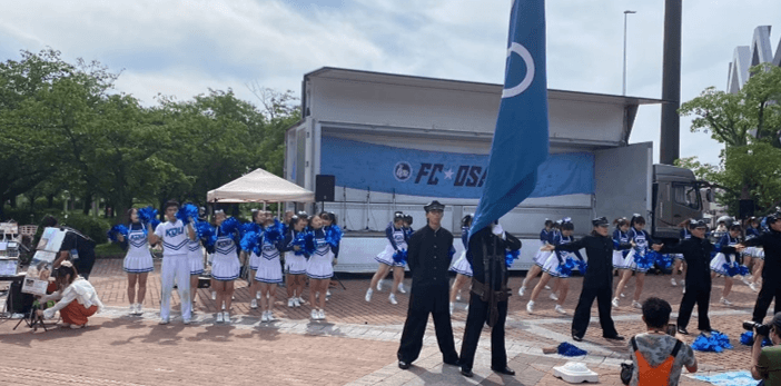 令和6年(2024年)6月に実施したFC大阪「近大Day」での応援部によるパフォーマンスの様子