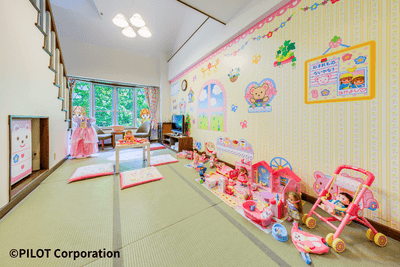 冷蔵庫から小物に至るまでメルちゃんで統一