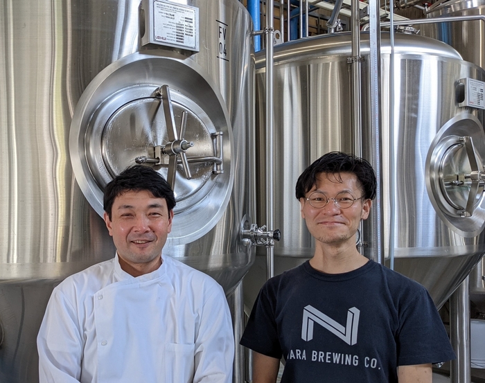 「アコルドゥ」オーナーシェフ 川島氏(左)と「奈良醸造」醸造責任者 浪岡氏
