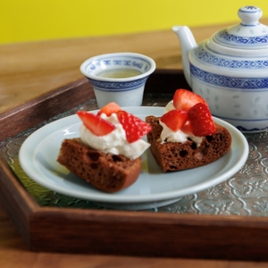 苺と濃厚麹クリームのカカオパンケーキ 440円（税込）