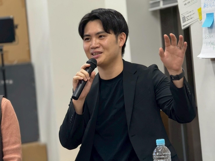 講演する株式会社FriSti 代表取締役の村上拓朗さん