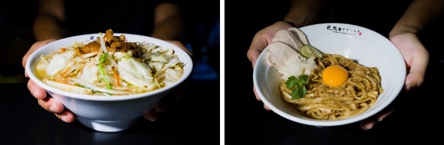 初代近大ラーメン(左)、近大まぜそば(右)