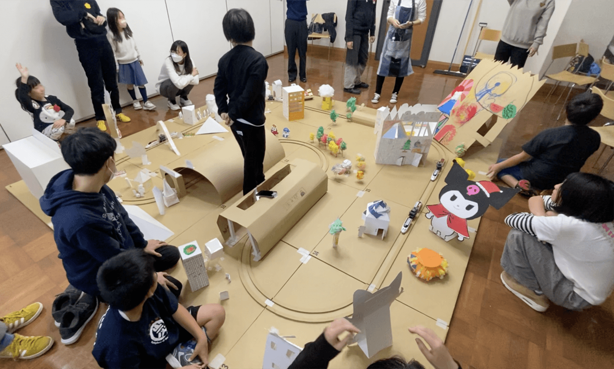 令和5年度(2023年度)に行われた「アートキッズ」の様子