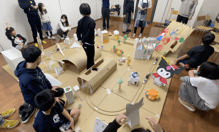 令和5年度(2023年度)に行われた「アートキッズ」の様子