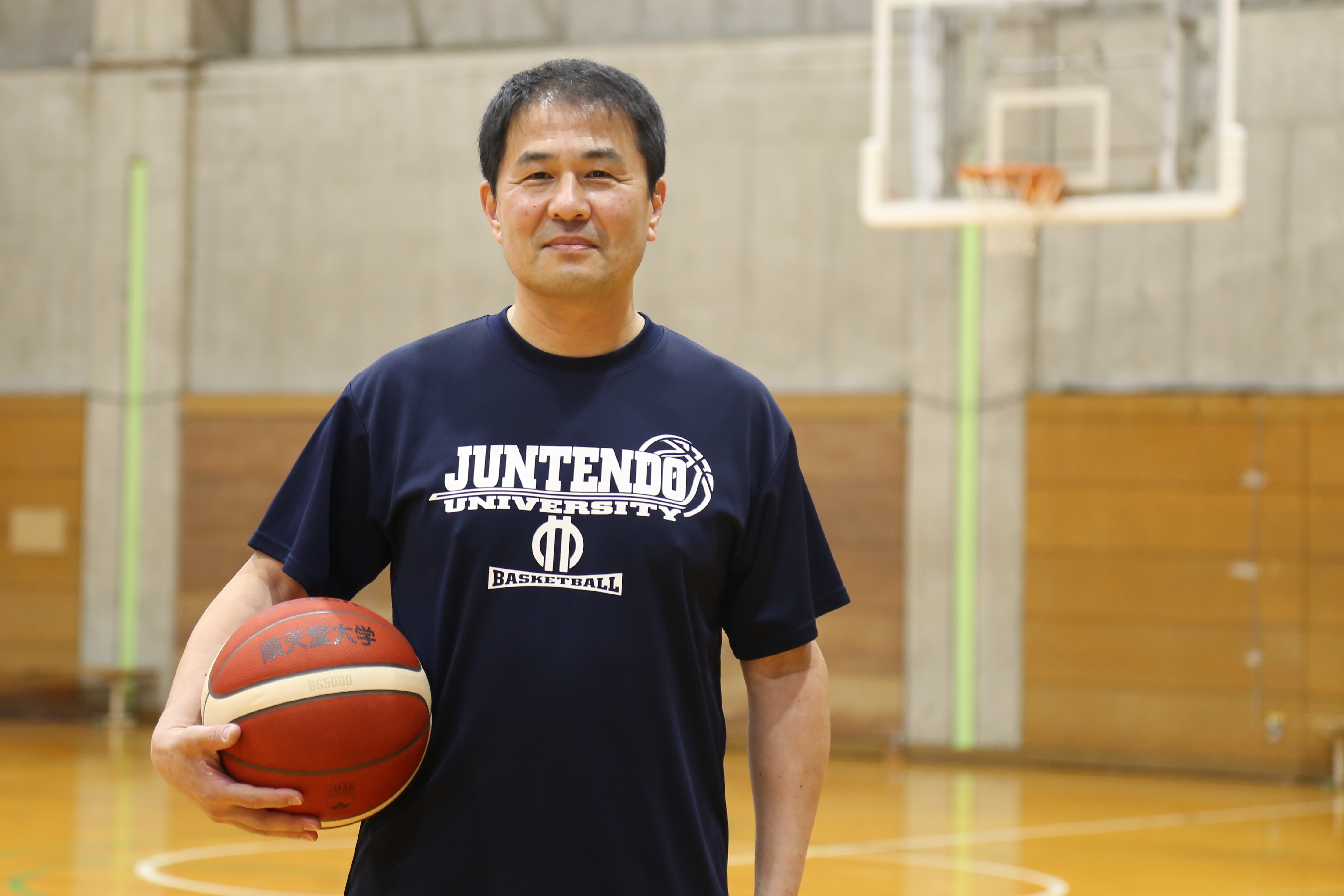 選手の考えを信じ、尊重する―― バスケ部を率いる監督が貫く信念 | NEWSCAST
