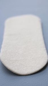 コットン100％生地を薄型シートに。