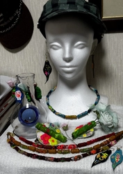 独自開発考案し特許を取得した「革製浮き絵装身具」の 企画・製造・販売をするパートナー企業の募集を開始