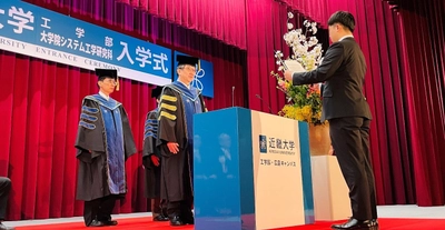 近畿大学工学部（広島キャンパス）令和6年度入学式を挙行　サプライズゲストが新入生へ激励スピーチ