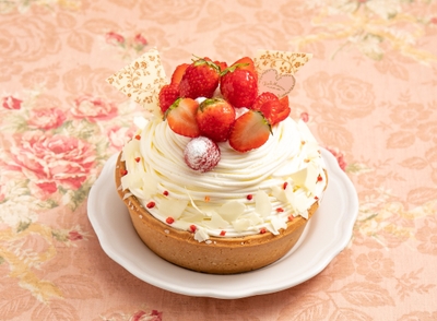 天空のいちごとレアチーズモンブランのタルト（ミニホールタルト）