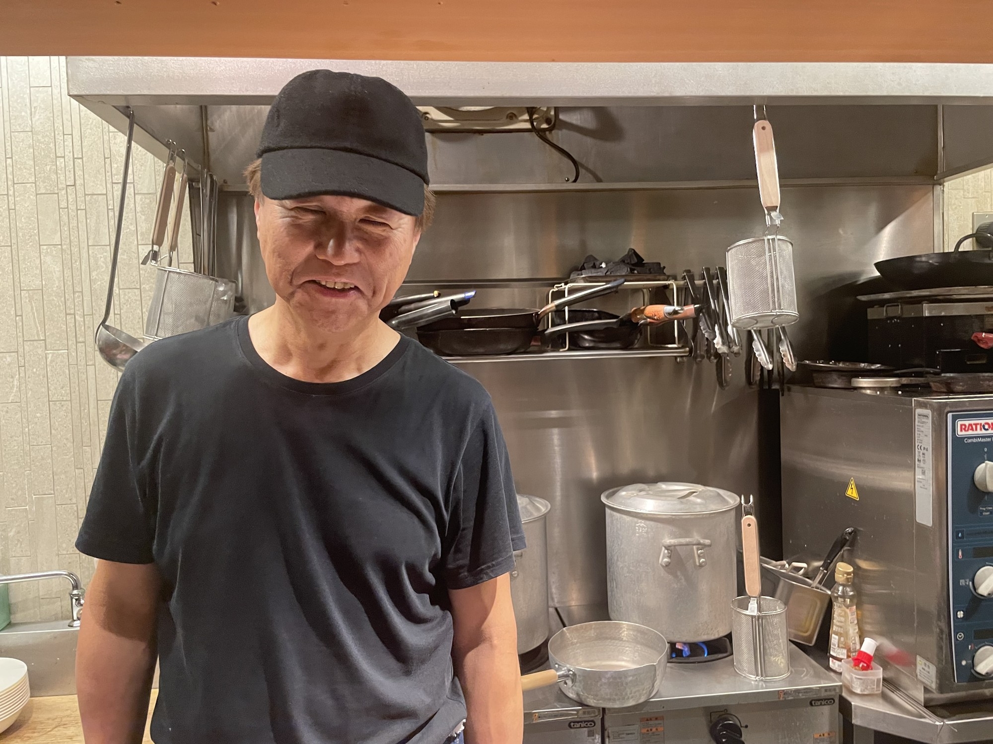 【大阪・福島】ラーメン450円、食べ放題850円。物価高騰の時代に挑むラーメン店「喰う麺」がオープン