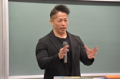 ゲスト講師として登壇した岡田教授