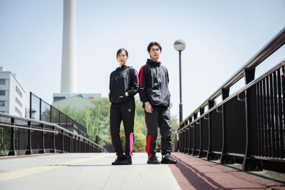 軽量で発汗に優れたRDXサウナスーツ