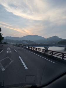 道が凸凹しておりゆっくり走っています