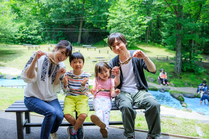 自然の中で食べる塩焼きは格別のおいしさ!