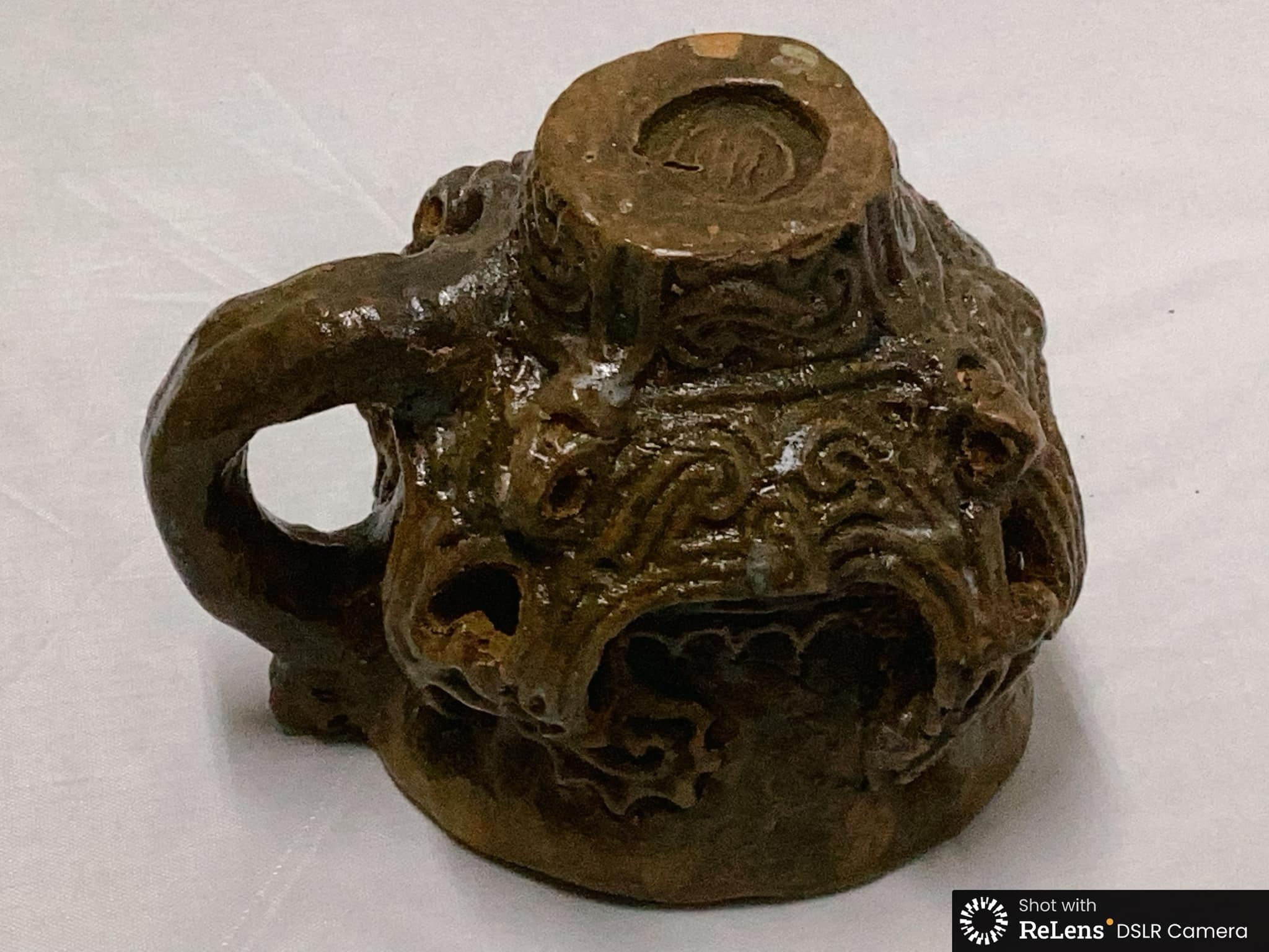 文様は国宝火焔型土器の出土デザイン