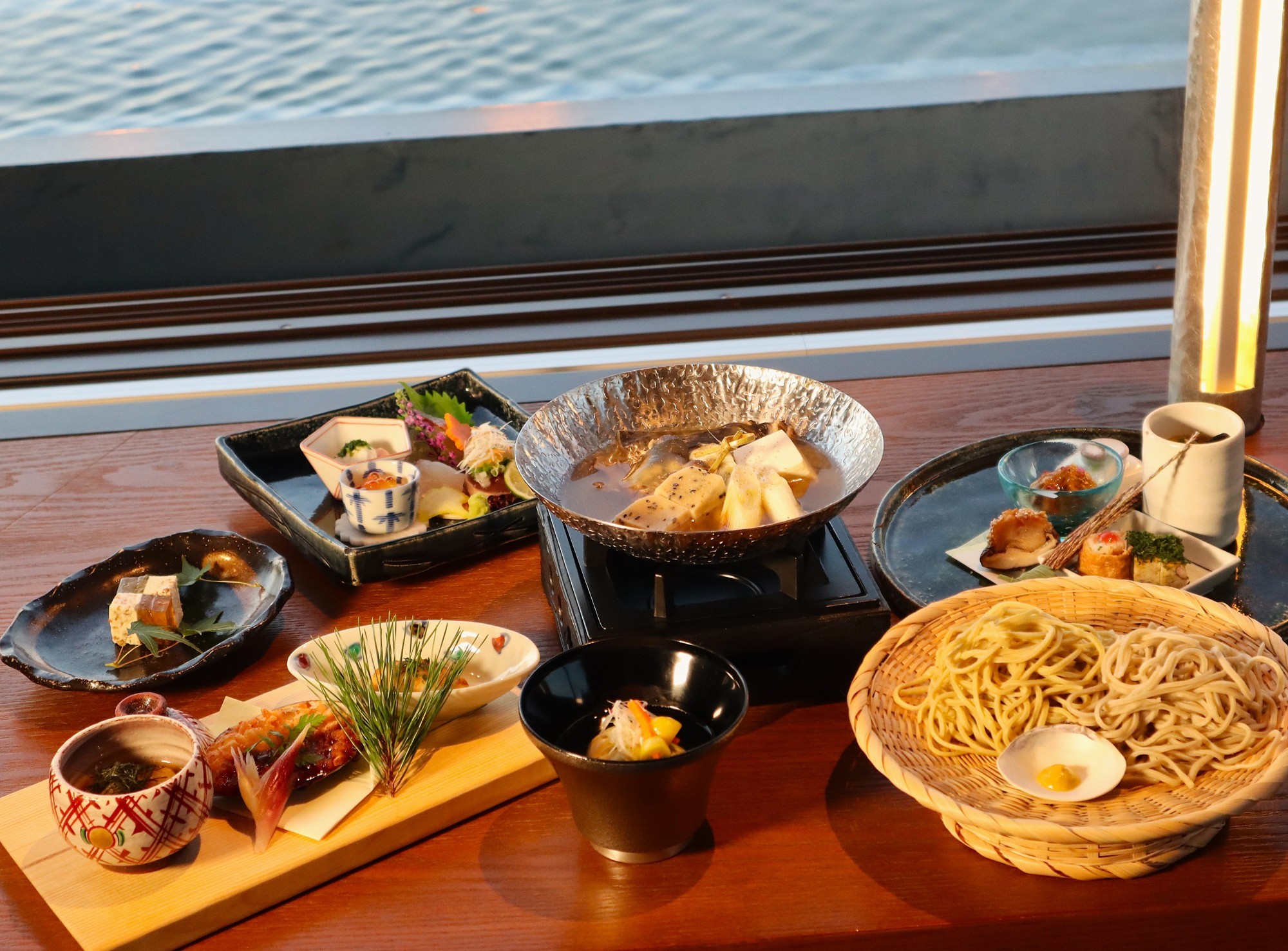 【横浜ベイシェラトンホテル】中国料理「彩龍」にて 冬の訪れを告げる旬の味覚 上海蟹を贅沢に味わう『上海蟹フェア』開催