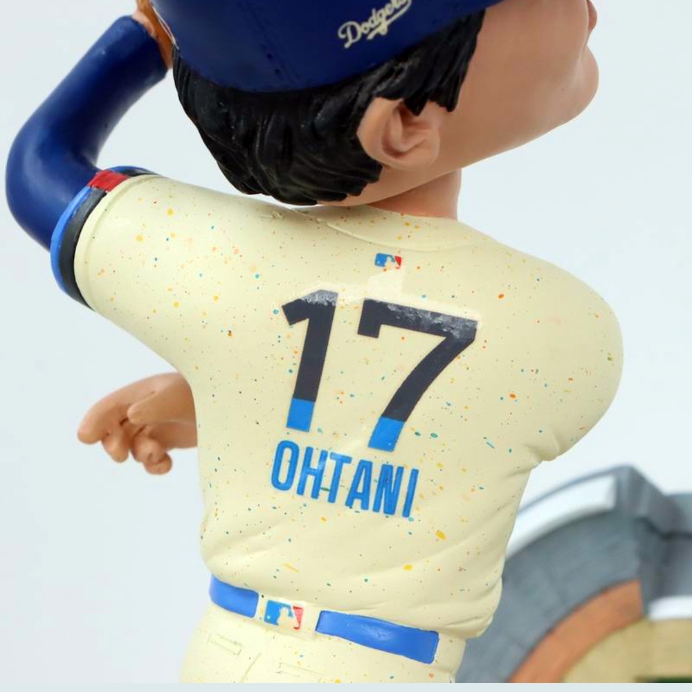 【アップ】SHOHEI OHTANI - MLB公式 Rising Again:Pitcher's Return / ドジャース球場台座付 / 世界限定