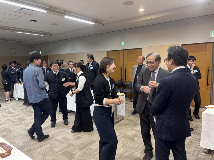 懇親交流会の様子