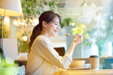 2人に1人は”一人〇〇”への抵抗感なし　一人行動の良さは“自分の好きに時間を使える”こと