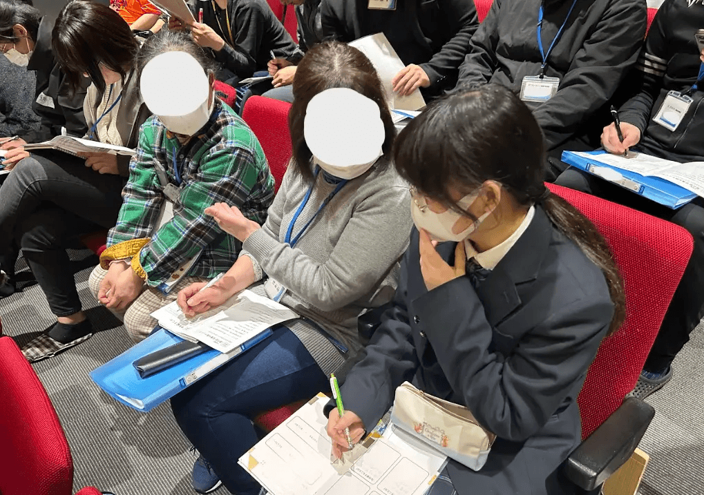 生徒様と利用者様の交流の様子