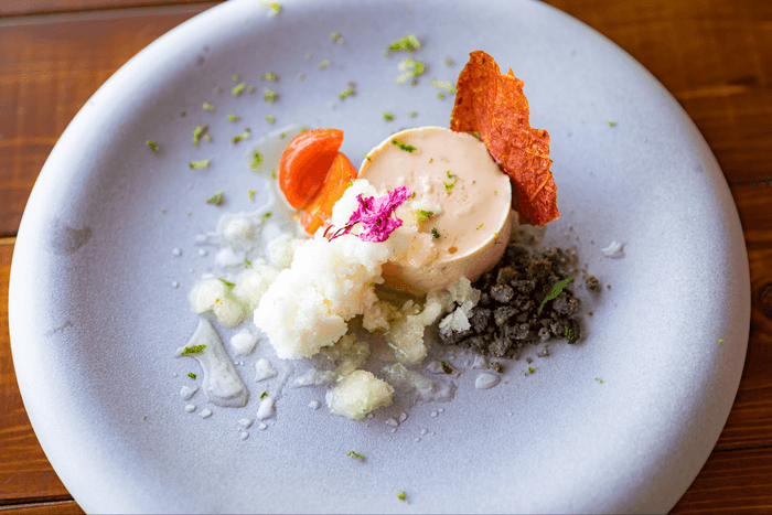 ▲「三谷農園グルメトマトのグラニテと桜のババロア ~季節の移ろいを口内調味料で~」