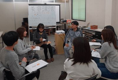 涙友タイム中に自分の話をする中で泣き出す参加者も。