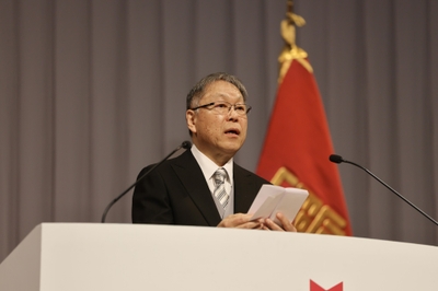 告辞を述べる野口学長