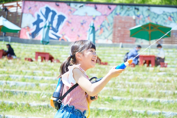 ▲ウォーターガンで相手の“ポイ”を撃ち抜け!