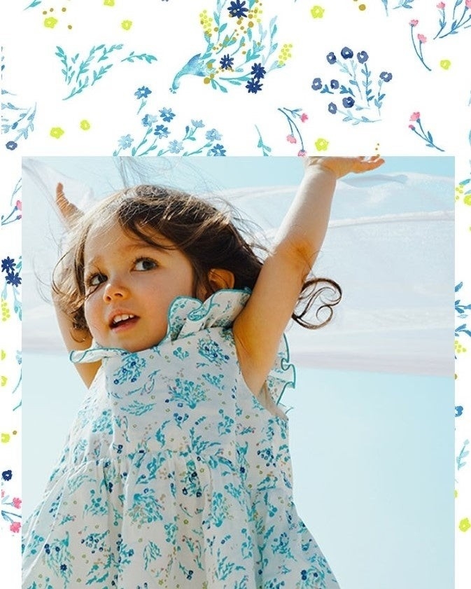 <ヒカリエ>気品ある容姿から古来より神聖視され、人々を守り幸運を呼び寄せると言われてきた孔雀をモチーフにした柄。心身ともに健やかに成長し、平和と調和を大切に、未来へのヒカリとなり、元気に羽ばたいていってほしい。そんな想いを込めてデザインしました。