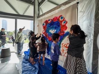 大阪うめきた公園PLAT UMEKITAで描かれた笑顔のキャンバス！ユニバーサル アートフェスタが大盛況！