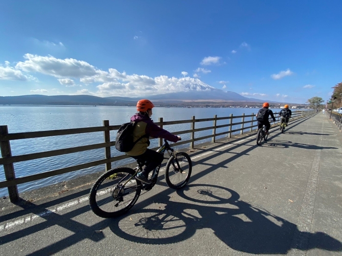 サイクリング 河口湖富士吉田周遊プラン。本宮富士浅間神社を地元ガイドがご案内。