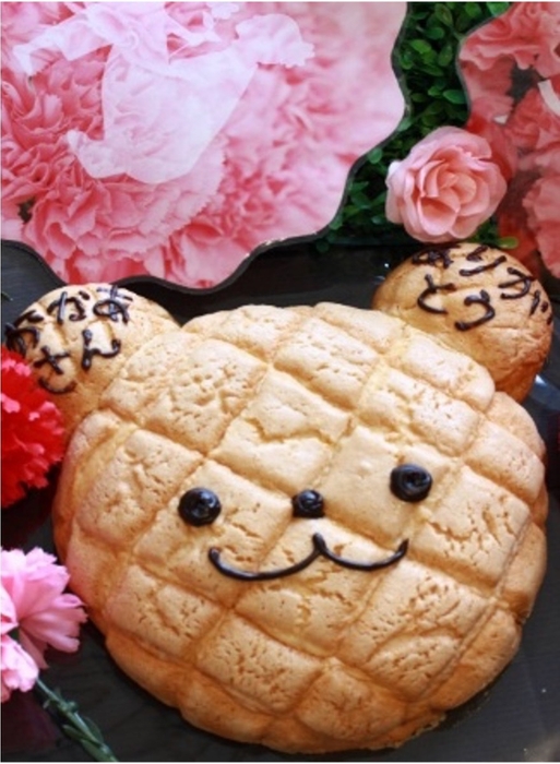 人気ベーカリーでは特大“母の日メロンパン”
