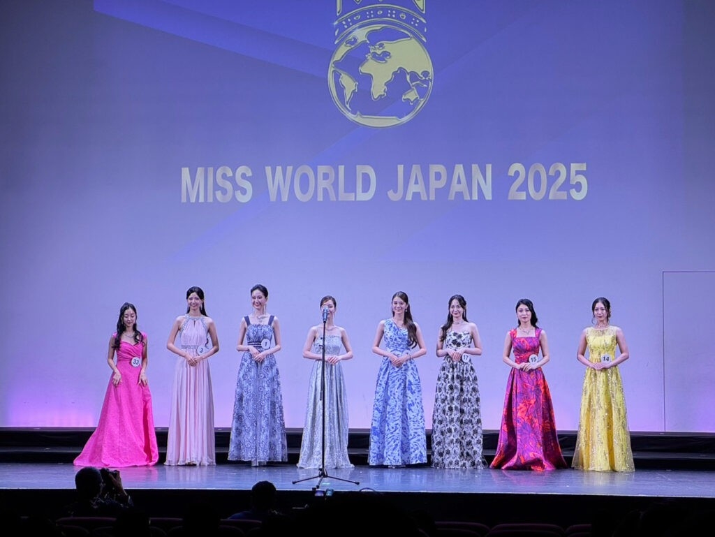 右端が田中さん