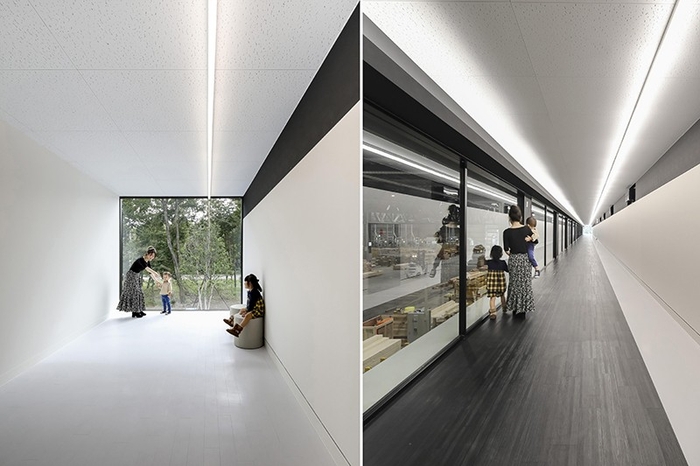 ガラス張りの見学通路