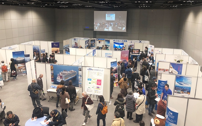 数々の船会社のブースでご相談も ※2019年開催時の様子