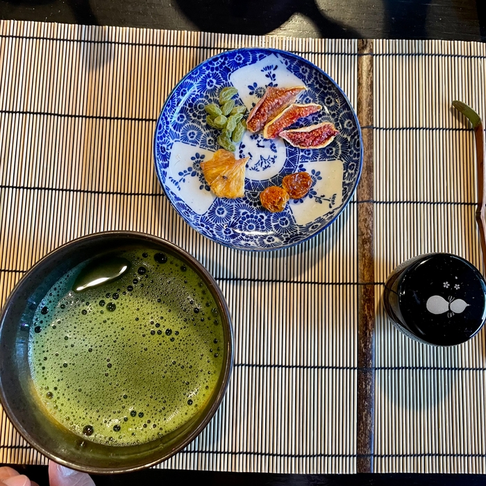 ストレートティー(抹茶)と和菓子で茶室体験を