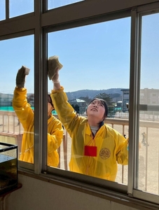 小学校での清掃活動