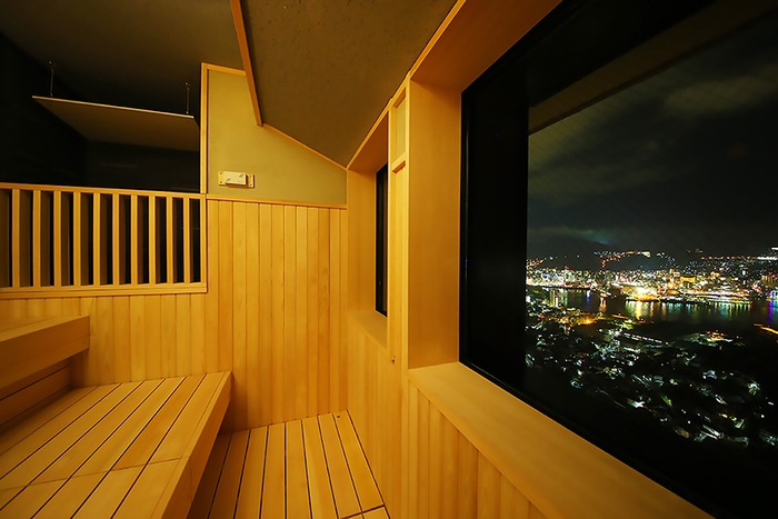 見飽きることの無い長崎市内の夜景を眺める、特別なサウナ体験を!