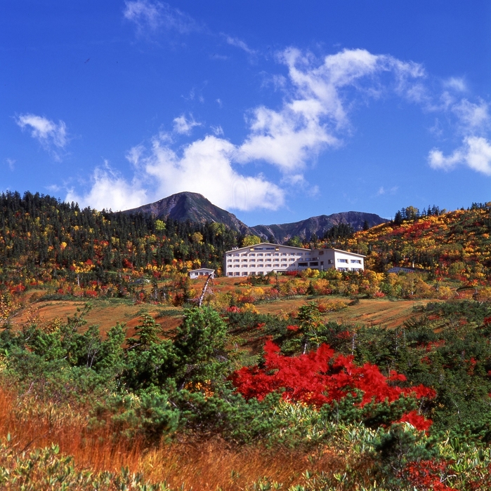 秋の弥陀ヶ原ホテル外観