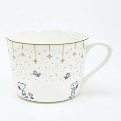 温かな飲み物でホッと一息。毎日使いに最適なスヌーピーのボーンチャイナ製マグ