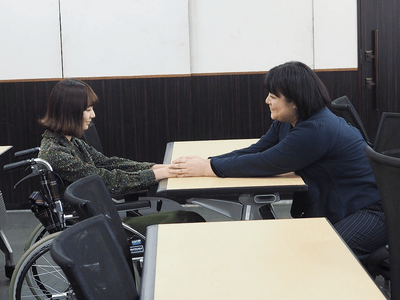 左から川津明日香、SIZUKU