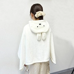 ミッフィーのヘッドレスト兼ブランケット。なんと4wayになる便利アイテム。