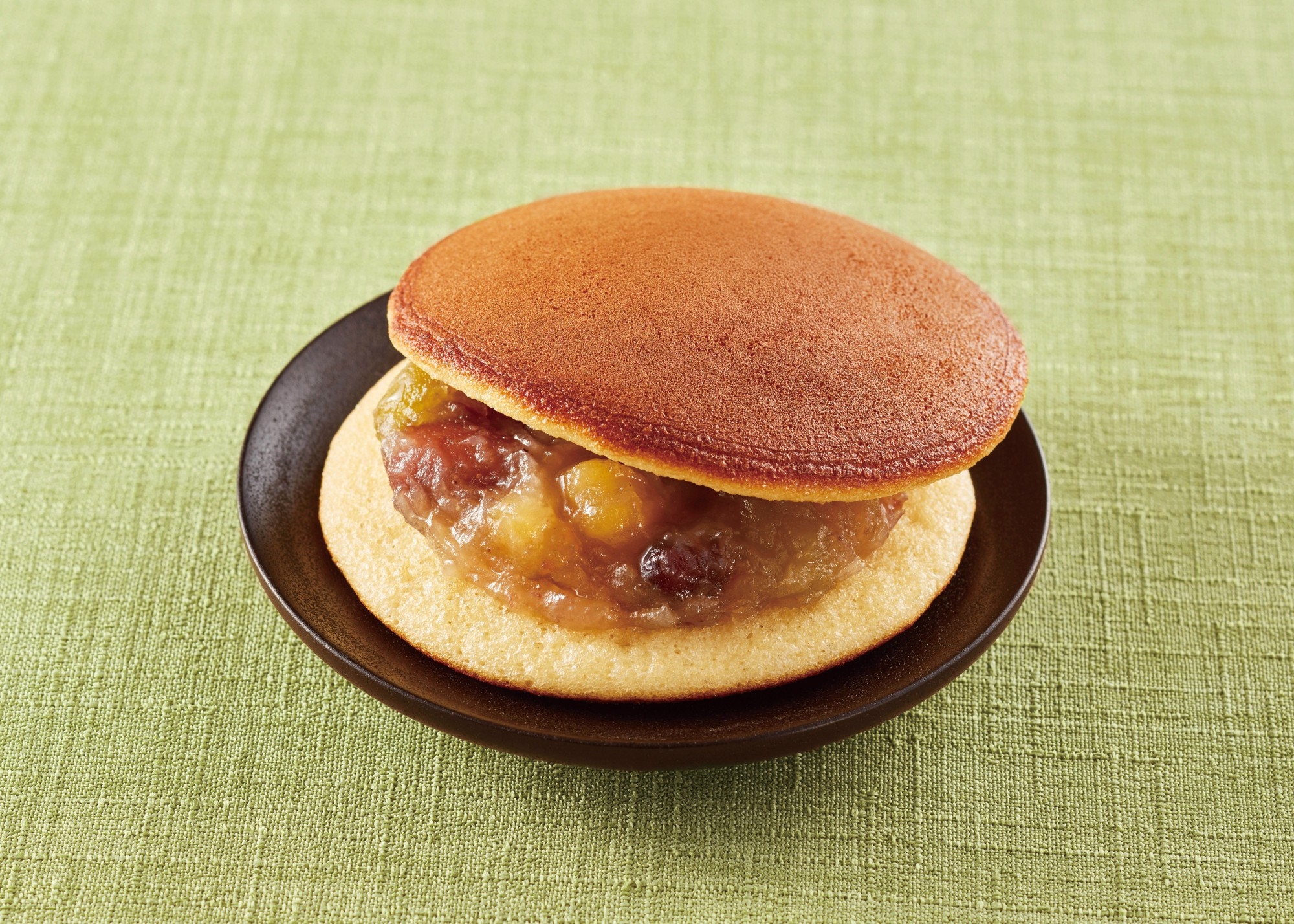 節分にも! 5種類の豆をふんだんに使用した“まめ餡”が自慢!『 まめまめどら焼 』好評販売中!