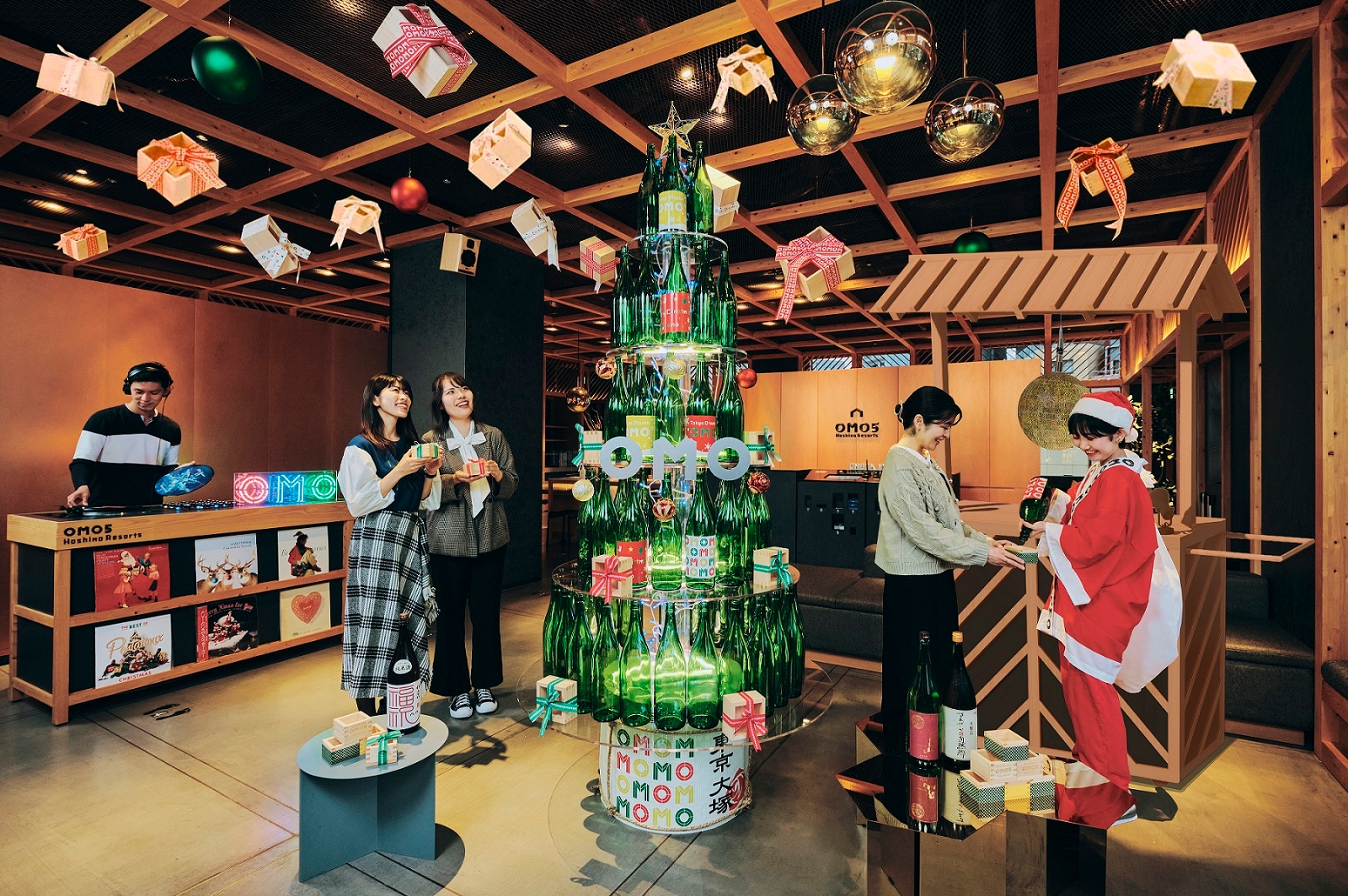 【OMO5東京大塚】メリークリス升！一升瓶を持ったサンタが杉玉屋台を引いて登場する「ポン酒クリスマス」開催 ～酒樽や一升瓶、カップ酒を使用した「日本酒クリスマスツリー」も登場～｜期間：2022年12月1日～25日